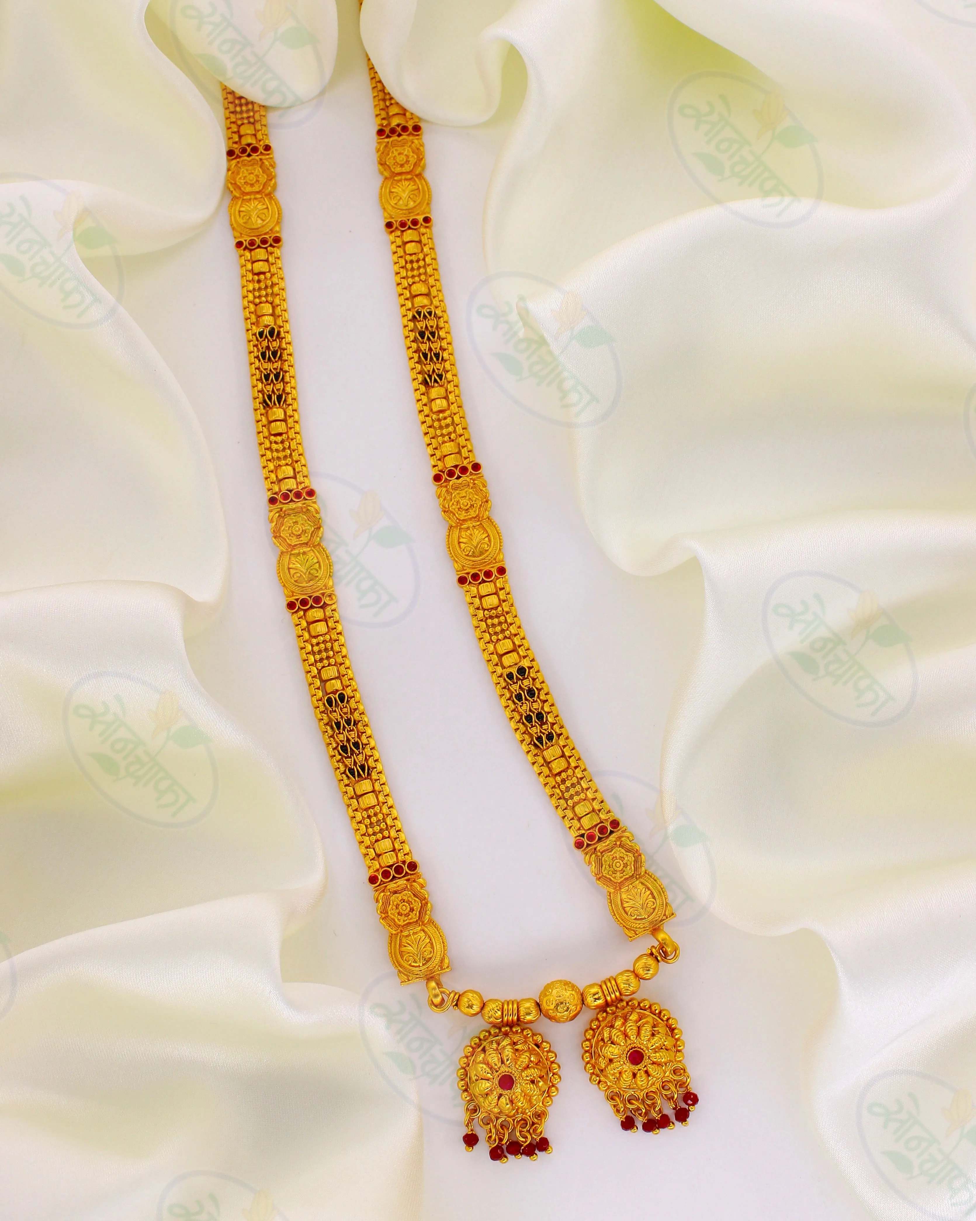 APPLEALING WATTI MANGALSUTRA