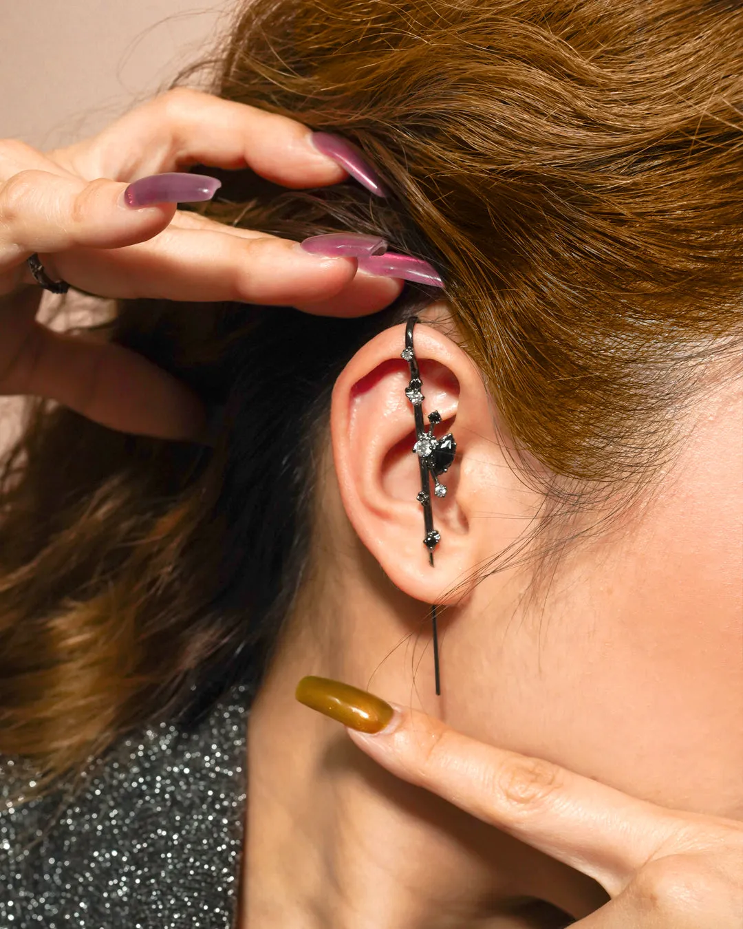Star Dust Ear Pin [Black color]